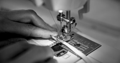 sewing, to sew, needle, crafts, thread, textile, seamstress, fabric, hand, colorful, hobby, leisure, diy, creativity, creative, artisan, detail, close up, manual, fingers, work, sewing machine, sewing, sewing, sewing, sewing, sewing, seamstress, artisan, sewing machine, sewing machine, sewing machine