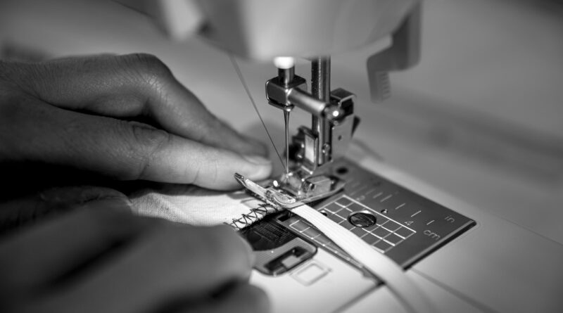sewing, to sew, needle, crafts, thread, textile, seamstress, fabric, hand, colorful, hobby, leisure, diy, creativity, creative, artisan, detail, close up, manual, fingers, work, sewing machine, sewing, sewing, sewing, sewing, sewing, seamstress, artisan, sewing machine, sewing machine, sewing machine