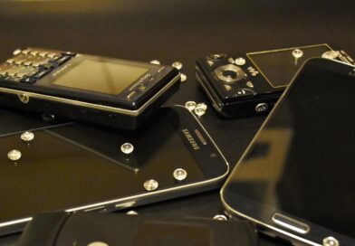 smartphone, technology, smart, phone, screen, communication, mobile, business, black, wood, background, modern, samsung, sony, motorola, old, new, used connection, advertisement, digital, equipment, motorola, motorola, motorola, motorola, motorola