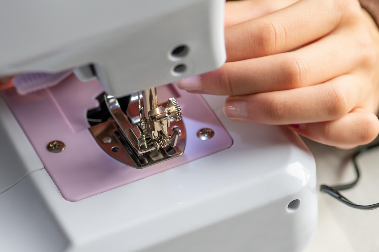 sew, sewing machine, finger, hand, tailoring, coil, child, craft, close up, sewing machine, sewing machine, sewing machine, sewing machine, sewing machine, tailoring, tailoring