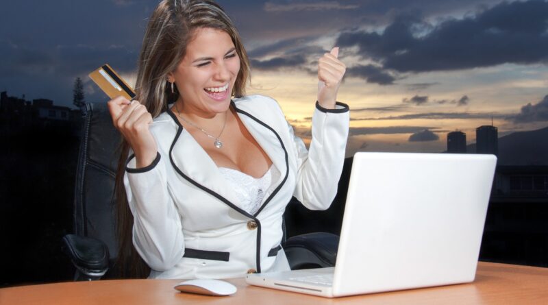 marketing online, social media, online, business, woman, business woman, attractive, corporate, shopping, credit card, happy, landscape, sunset, working, expressing, satisfaction, web, nature, card, credit, laptop, purchase, young, sitting, female, internet, girl, happiness, using, person, smiling, beautiful, paying, buy, smile, pretty, lifestyle, consumer, technology, payment, buying, web design, digital marketing, ecommerce, online shopping, adspublicity